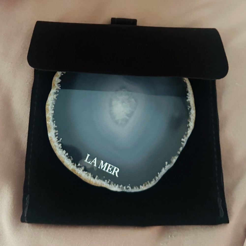 Elegant coster 4 pc set. Gold and agate. Luxury for a cocktail hour.